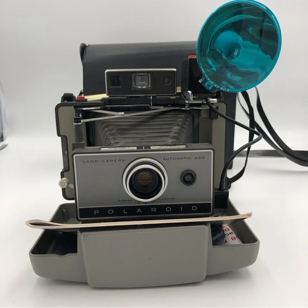Vintage Polaroid 230 Land Camera